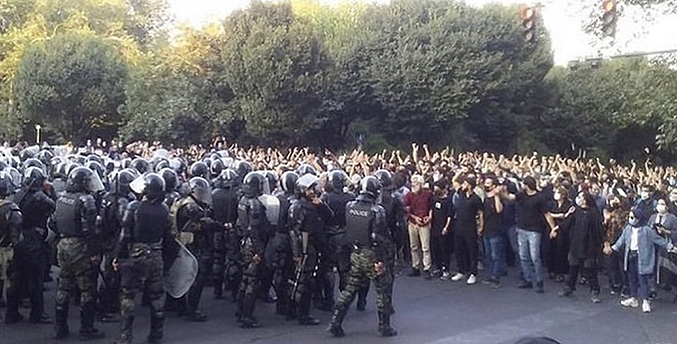 Policía iraní dispersó protestas por la muerte de Amini
