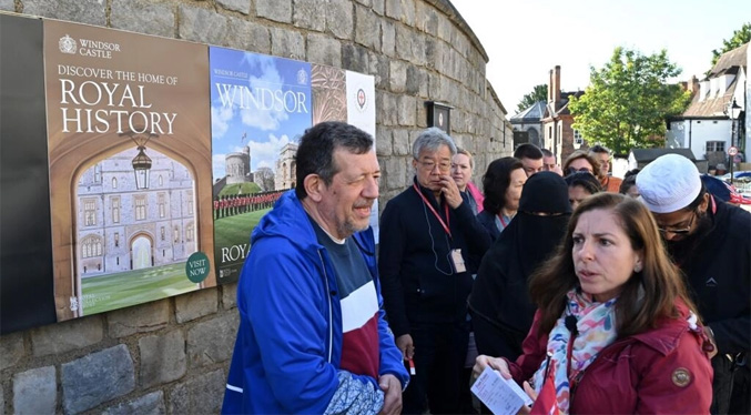 Una multitud en Windsor para la reapertura del castillo