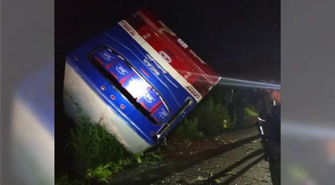 Ocho heridos deja accidente de autobús en el oriente de Guárico