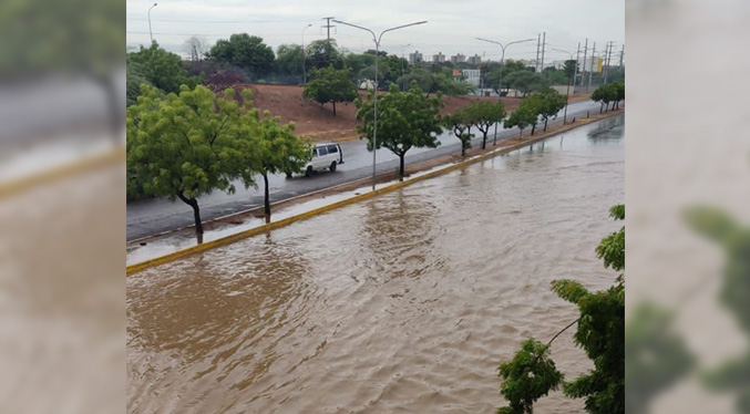 Maracaibo amanece con persistente lluvia y autoridades alertas