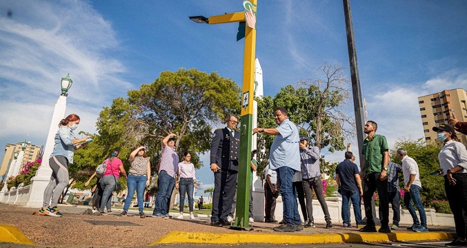 Alcaldía de Maracaibo instala botones de seguridad en postes inteligentes