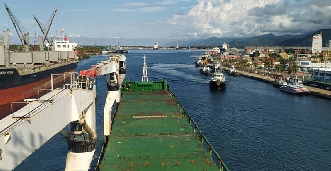 Barco venezolano cargado con urea arribará a Barranquilla