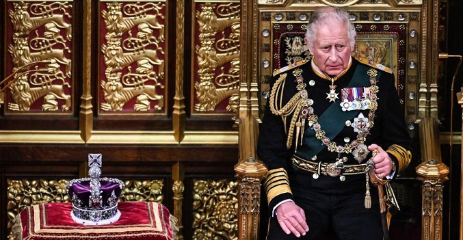 Carlos de Inglaterra se convierte en rey tras la muerte su madre Isabel II