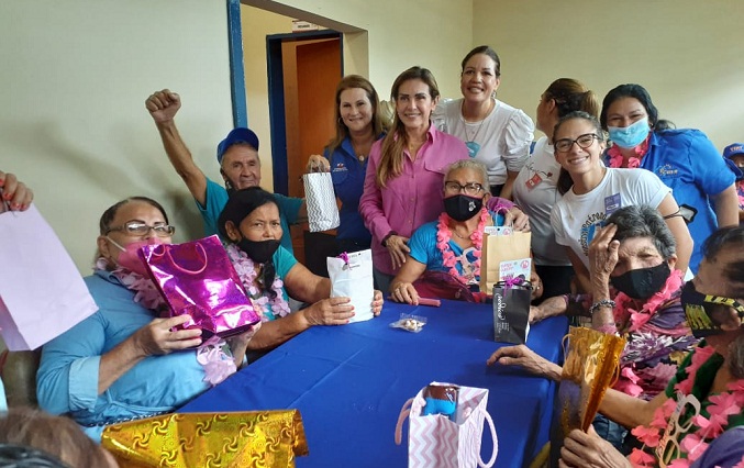 Entrenando Corazones brinda jornada recreativa a los abuelos de “Los Años Dorados”