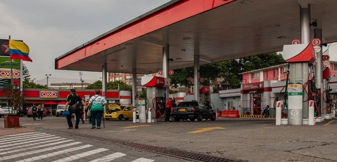 Gobierno colombiano aumentará los precios de la gasolina en octubre