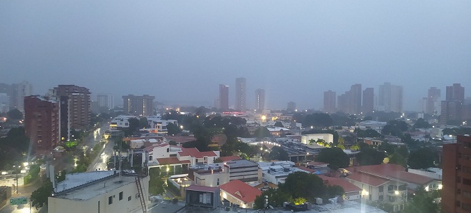 Intensa lluvia en Maracaibo desde la madrugada de este 23-S (Fotos)