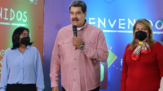 Maduro: Vamos a garantizar un inicio de año escolar con dotación de implementos