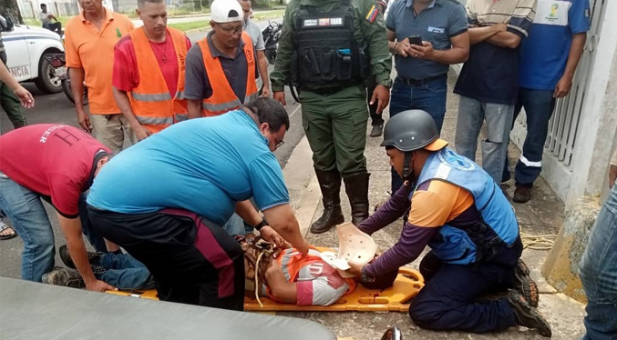 Hombre muere tras caer de un poste en El Tigre