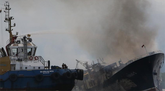 Colombia rescata a 29 tripulantes de buque venezolano cuando se incendiaba
