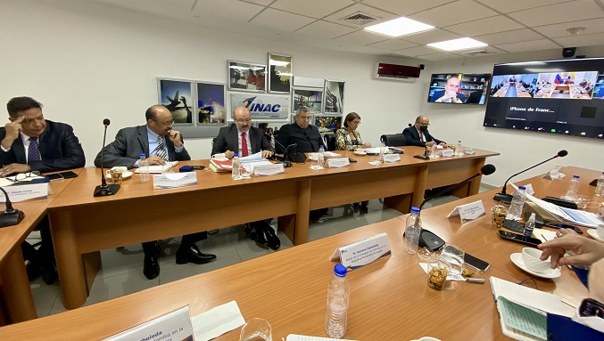 Ministros de Transporte de Colombia y Venezuela afinan detalles para restablecer los vuelos