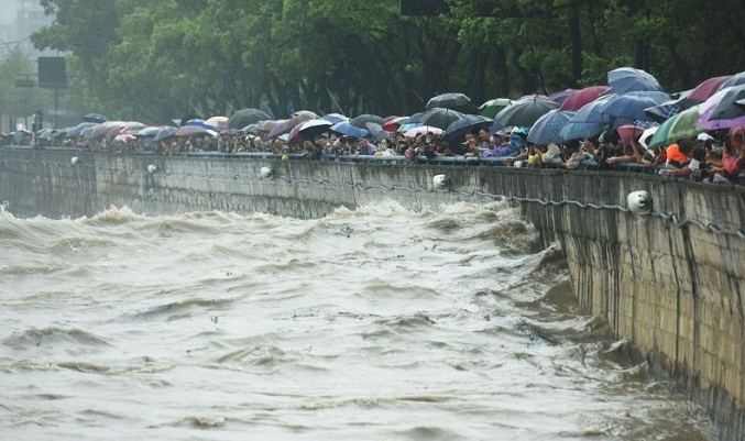 Miles de evacuados en China tras llegada del tifón Muifa