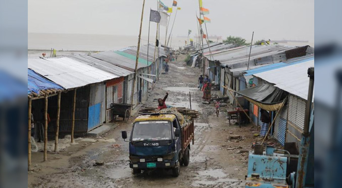 Al menos 24 muertos en Bangladesh por una tormenta tropical