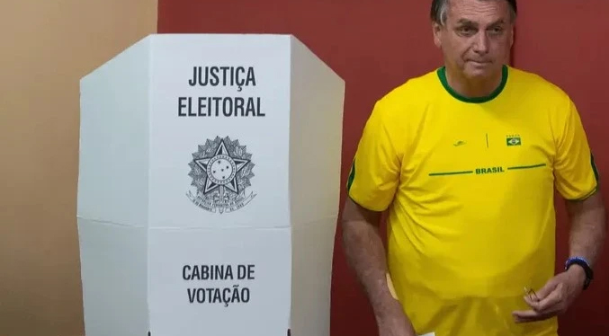 Bolsonaro ejerce el derecho al voto: Brasil saldrá victorioso