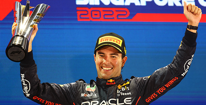 “Checo” Pérez gana en Singapur por delante de Leclerc y de Sainz