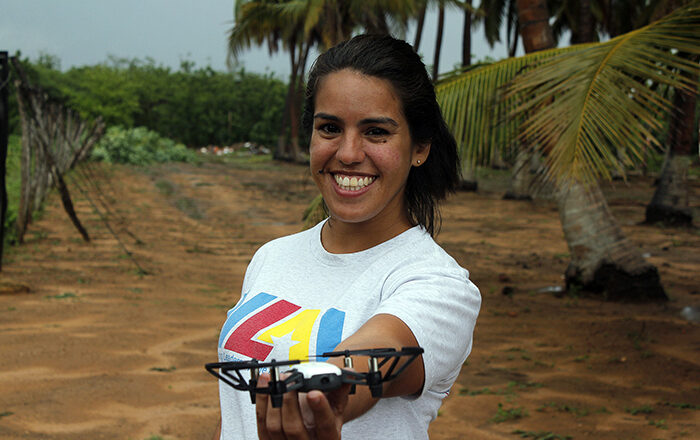 María Rodríguez, la primera venezolana certificada como piloto de dron: Hay que ver los obstáculos como oportunidades