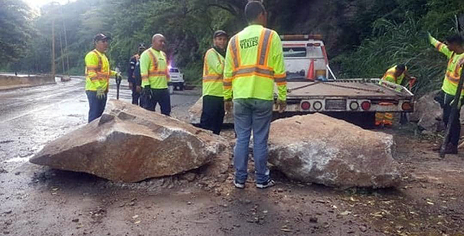 Reportan derrumbes en la autopista Valencia-Puerto Cabello