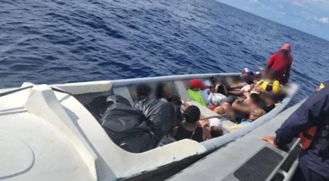 Detienen a 19 migrantes venezolanos en el mar Caribe