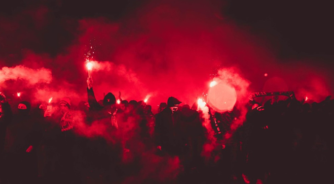 Más de 100 muertos deja un partido de fútbol en Indonesia (Video)