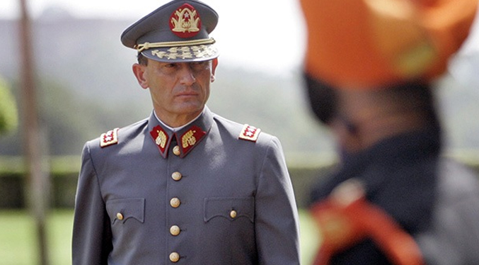 Detienen a exjefe del Ejército de Chile por malversar dineros públicos