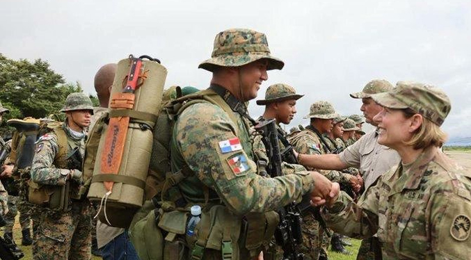 Jefa del Comando Sur llega al Darién