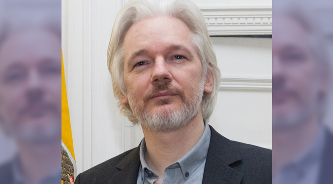 Julian Assange da positivo a COVID-19