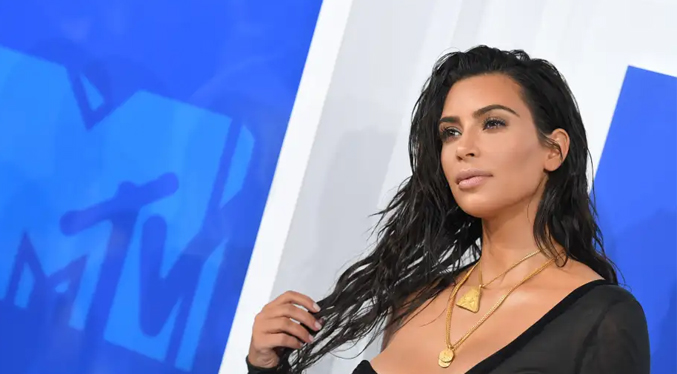 Doce personas serán juzgadas en 2025 por el asalto a Kim Kardashian en inmueble de París