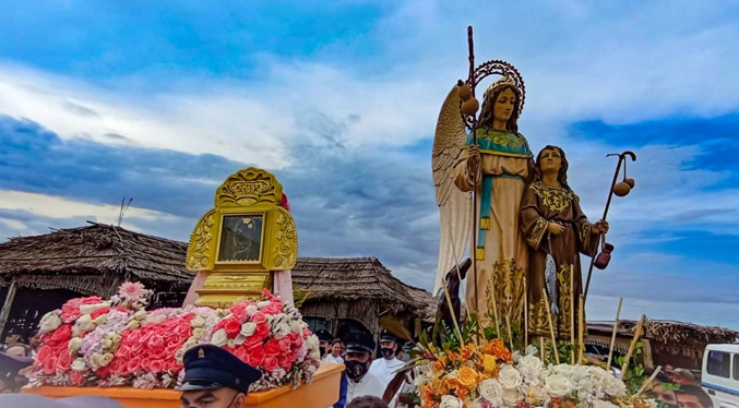 Retablo de la Chinita llega a Mara al inicio de su procesión lacustre