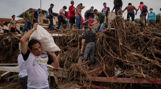 Maduro asegura que están a disposición 450 viviendas para damnificados de Las Tejerías