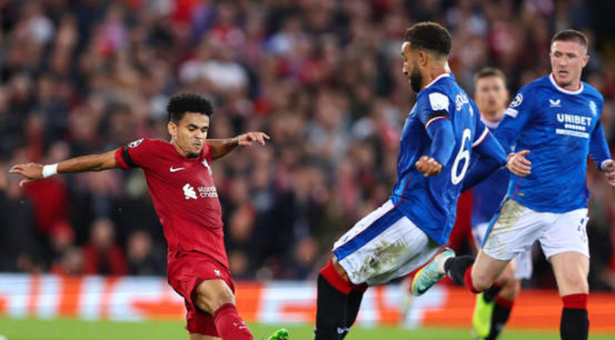 Liverpool coloca un pie en los octavos de final de la Liga de Campeones