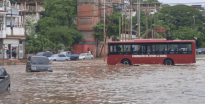 Habilitan refugios en La Guaira para 80 familias afectadas por las lluvias