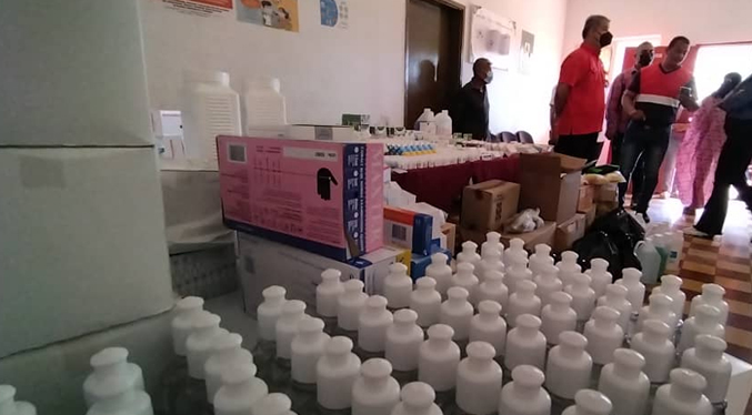 Alcalde Luis Caldera entrega medicamentos e insumos a seis consultorios de Mara