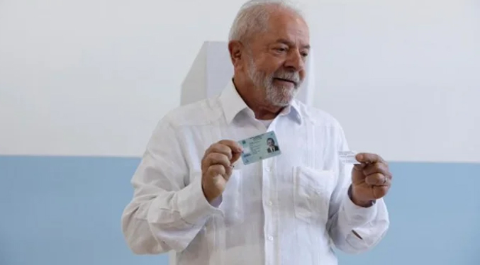 Lula al votar: El pueblo votará por un proyecto que rescate a las personas con hambre