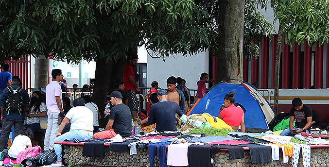 Migrantes saturan estación migratoria en la frontera sur de México