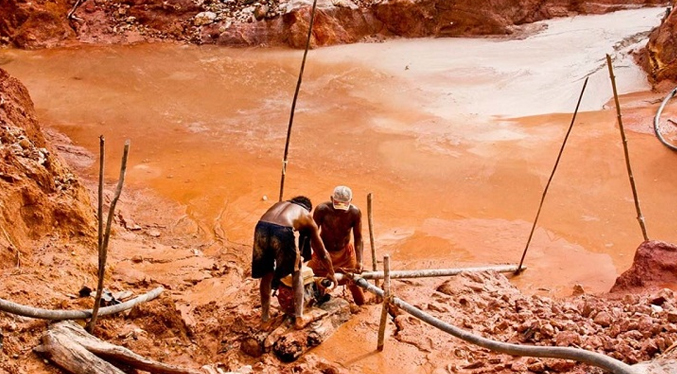ONG exigen al Gobierno venezolano defender territorios indígenas de la minería ilegal