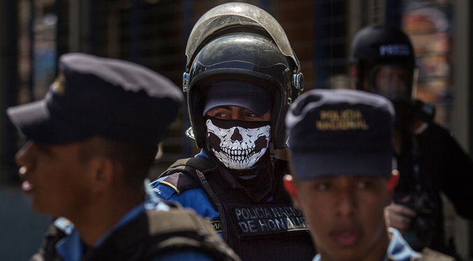 Piden investigar a policías hondureños por cobro ilegal de inmigrantes