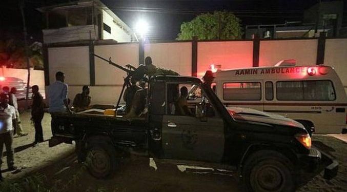 Al menos seis muertos en un ataque yihadista a un popular hotel en Somalia