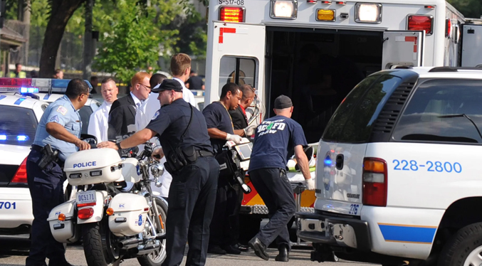 Al menos cinco personas fallecen entre ellos un policía en un nuevo tiroteo en EEUU