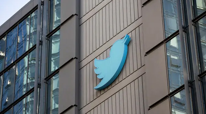 Twitter evalúa cobrar $19.99 mensuales para mantener el check de verificación