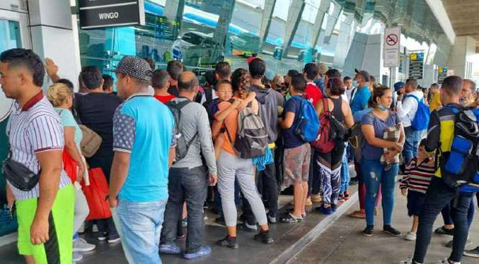 Otros 200 venezolanos regresan al país en vuelo desde Panamá