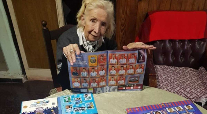 Abuela argentina saca su pensión y la gasta toda para llenar el álbum del Mundial