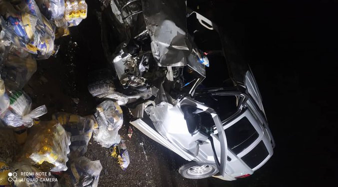 Cuatro muertos tras choque entre camión cargado con bolsas Clap y camioneta