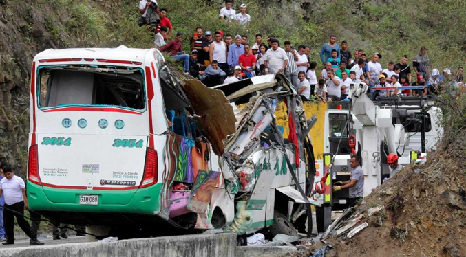 Al menos 20 muertos deja accidente de un autobús en Colombia