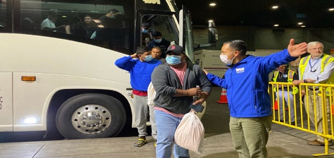 Autobús con 41 inmigrantes llega a Washington