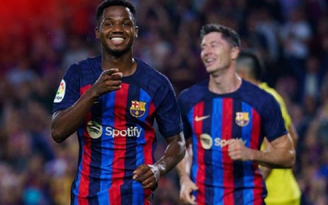 Lewandowski y Ansu Fati hacen sonreír al Barcelona