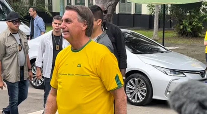 Bolsonaro tras ejercer el voto: Ganaremos con al menos el 60 %