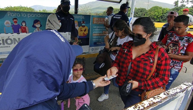 Colombia reduce requisitos para el ingreso de venezolanos por la frontera