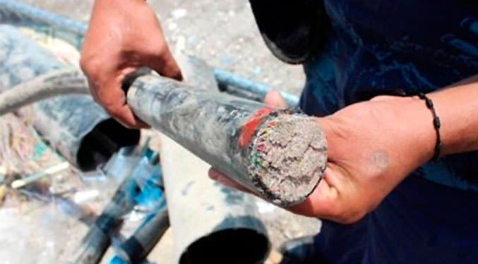 Corte de fibra óptica genera falla de servicios de telefonía e internet en Venezuela