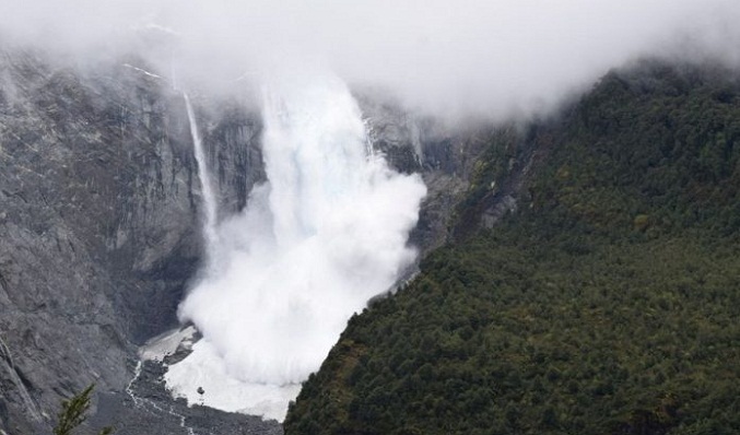 Importante glaciar de Chile sufre segundo desprendimiento en pocas semanas