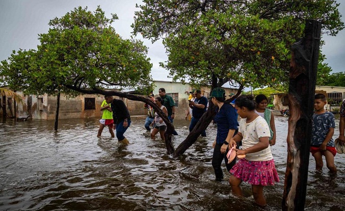 Lluvia de más de siete horas genera apagón e inundaciones en Maracaibo