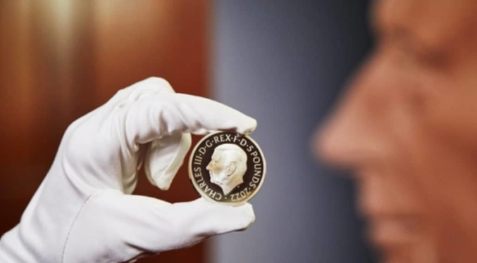 Comienza la fabricación de las primeras monedas con la imagen del rey Carlos III